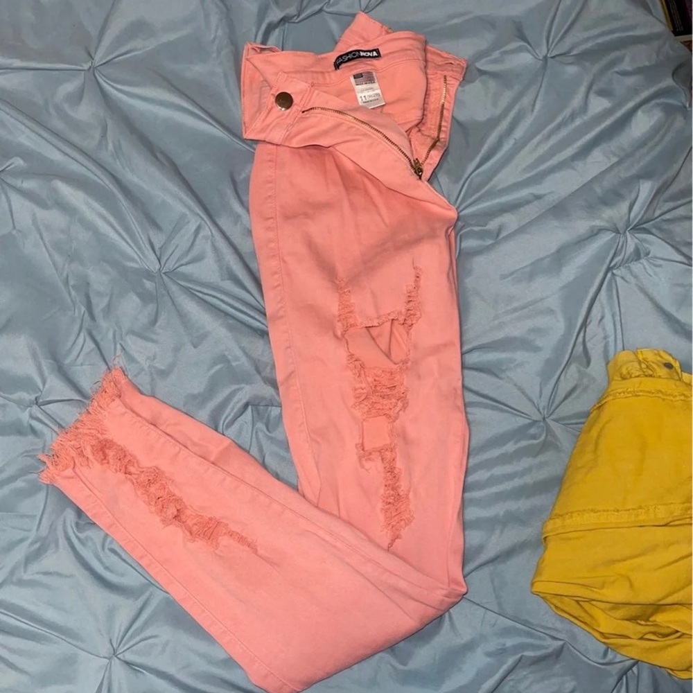 Fashion Nova Distressed Jeans Pink